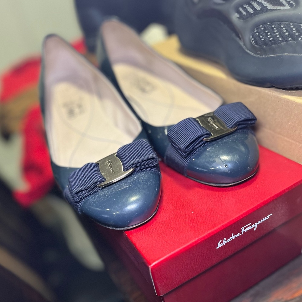 Authentic Salvatore Ferragamo Varina flats 37.5